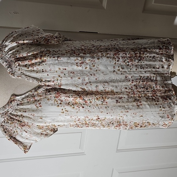 Joie Womens Short Sleele‎ Top Size Meduim. Floral Print. Lined. V neck - Picture 1 of 8